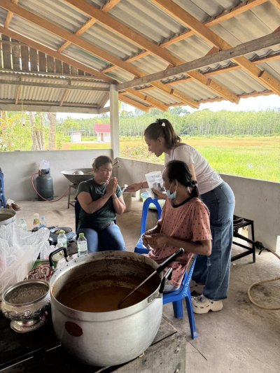 พระสมเด็จไพ่​ตองแจกแม่ครัว/กรรมการ/คนทำพุ่ม​ รุ่น กฐิน​บุญ​ใหญ่​ 67 พ่อท่านมหานิ​มิตร​ สำนักสงฆ์​ศาลา​เคียน​ตู​ชัย (กรรมการสร้าง 310องค์) ฝังตะกรุดเงิน