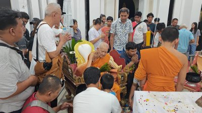 พระสมเด็จไพ่​ตอง​ รุ่น กฐิน​บุญ​ใหญ่​ 67 พ่อท่านมหานิ​มิตร​ สำนักสงฆ์​ศาลา​เคียน​ตู​ชัย