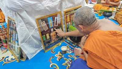 พระสมเด็จไพ่ตอง รุ่น กฐินบุญใหญ่ 67 พ่อท่านมหานิมิตร สำนักสงฆ์ศาลาเคียนตูชัย พระสมเด็จไพ่ตอง รุ่น กฐินบุญใหญ่ 67 พ่อท่านมหานิมิตร สำนักสงฆ์ศาลาเคียนตูชัย