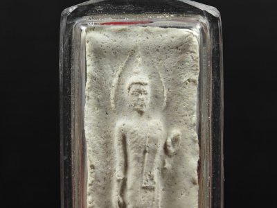 พระผงกระดูก​ผี​หลวงพ่อฮก วัดท่าข้าม รุ่นแรก พ.ศ.2509 เนื้อหนึบนุ่มแน่นฉ่ำและมีเม็ดมวลสารดำแดงครบตามสูตรเนื้อมาตรฐาน​เบสิกที่แท้และดูง่ายที่สุด