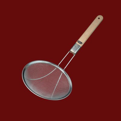 กระชอนขอบหนาด้ามไม้ห่าง 16cm