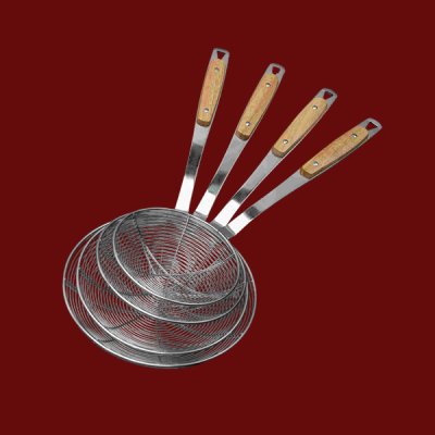 ตะแกรงขด ด้ามไม้ดี 16 ซม