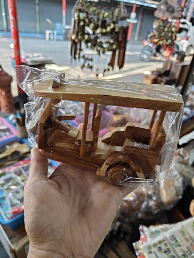 Woodcarving tuk tuk