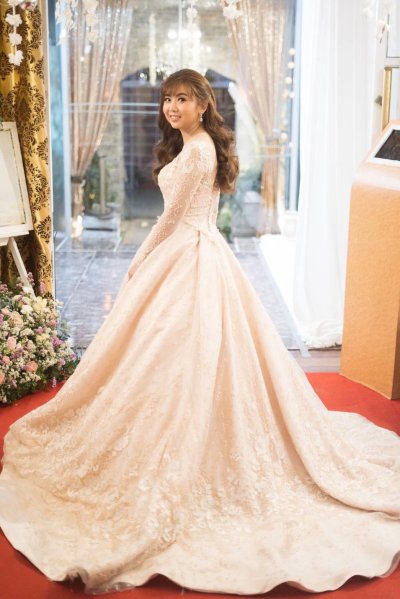 ชุดจ้าสาวแขนยาวบอลกราวด์
