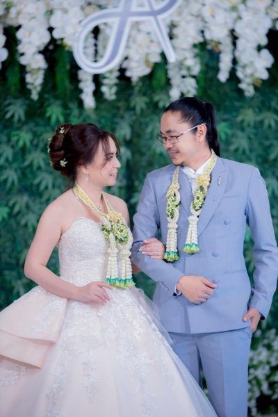 ชุดเจ้าสาวเกาะอก