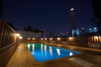 ROOFTOP SWIMMING POOL