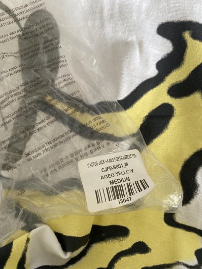 TRAVIS SCOTT CACTUS JACK + KAWS FRAGMENT SS21 TEE [M]