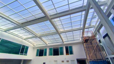 หลังคาเลื่อนโพลีคาร์บอเนต