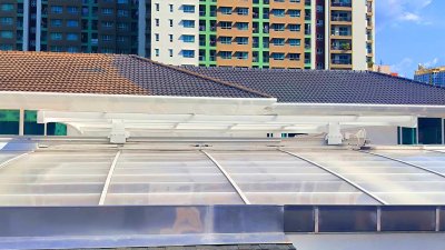 หลังคาเลื่อนโพลีคาร์บอเนต