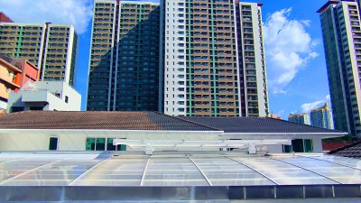 หลังคาเลื่อนโพลีคาร์บอเนต