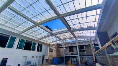 หลังคาเลื่อนโพลีคาร์บอเนต