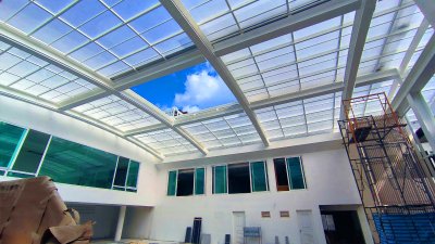 หลังคาเลื่อนโพลีคาร์บอเนต