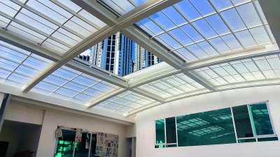 หลังคาเลื่อนโพลีคาร์บอเนต