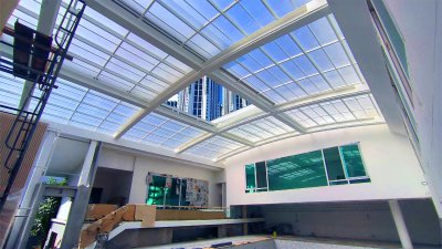 หลังคาเลื่อนโพลีคาร์บอเนต