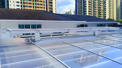 หลังคาเลื่อนโพลีคาร์บอเนต