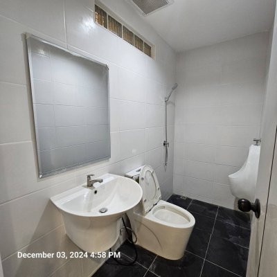 ใหเ้ช่า บ้านทาวน์เฮ้าส์ 2 ชั้น 4 ห้องนอน 2 ห้องน้ำ บางบัวทอง นนทบุรี ถนนหน้าบ้านกว้าง เพื่อนบ้านเป็นมิตร