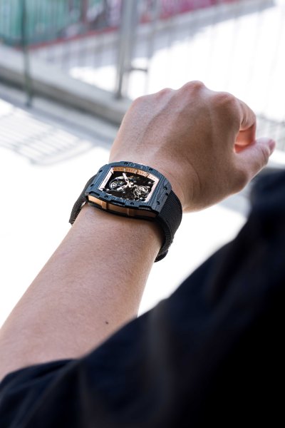 Razorline Tourbillon (Sun-Chaser Gold)