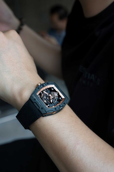 Razorline Tourbillon (Sun-Chaser Gold)