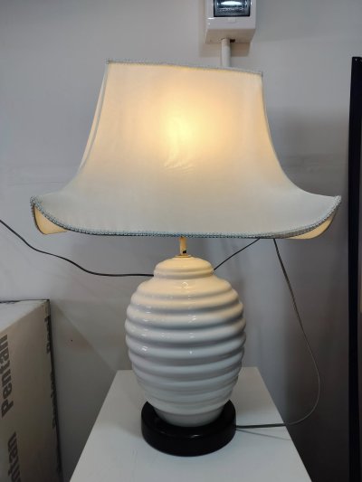 โคมไฟสีขาว (Table Lamp) หลอดไฟสี warm white - มือสอง