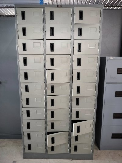 ตู้เหล็กล็อคเกอร์ 33 ช่อง (สีครีม) - มือสอง