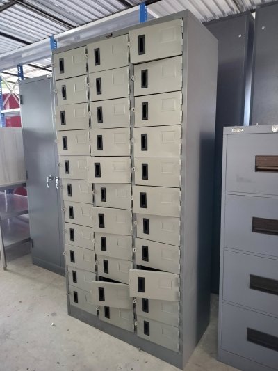 ตู้เหล็กล็อคเกอร์ 33 ช่อง (สีครีม) - มือสอง