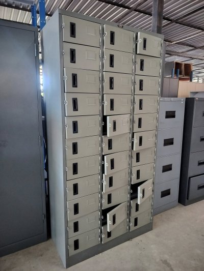 ตู้เหล็กล็อคเกอร์ 33 ช่อง (สีครีม) - มือสอง