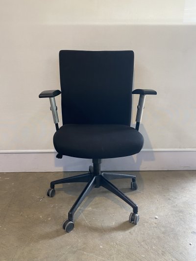 เก้าอี้มือสอง