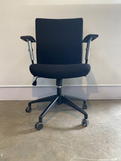 เก้าอี้มือสอง