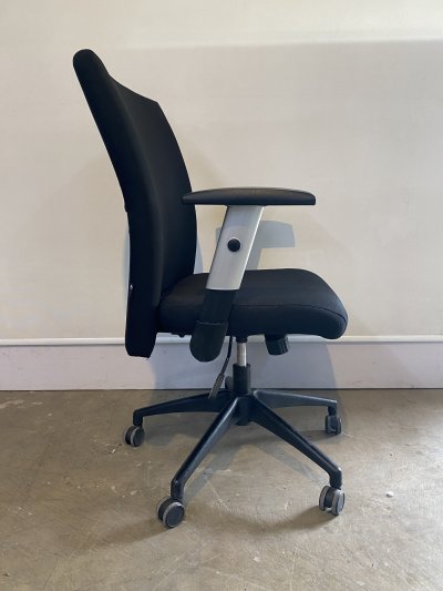 เก้าอี้มือสอง