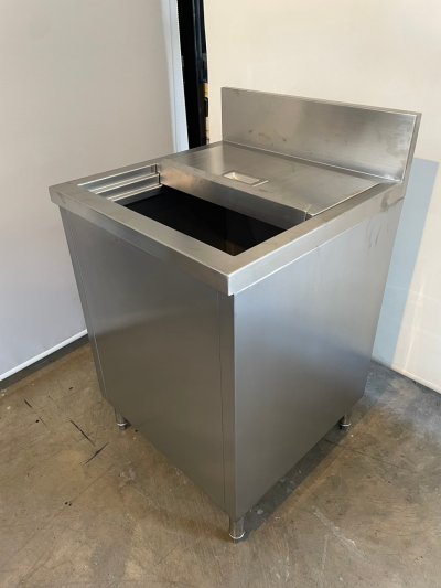 ถังน้ำแข็งสแตนเลสแบบฝาเปิดบน 60x60x100 cm (มีบาร์กั้นหลัง)