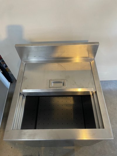 ถังน้ำแข็งสแตนเลสแบบฝาเปิดบน 60x60x100 cm (มีบาร์กั้นหลัง)