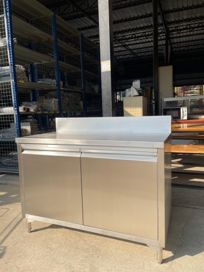 โต๊ะเตรียมสแตนเลส 60x120x100 cm (มีบาร์กั้นหลัง)