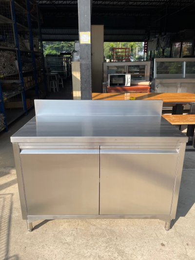 โต๊ะเตรียมสแตนเลส 60x120x100 cm (มีบาร์กั้นหลัง)