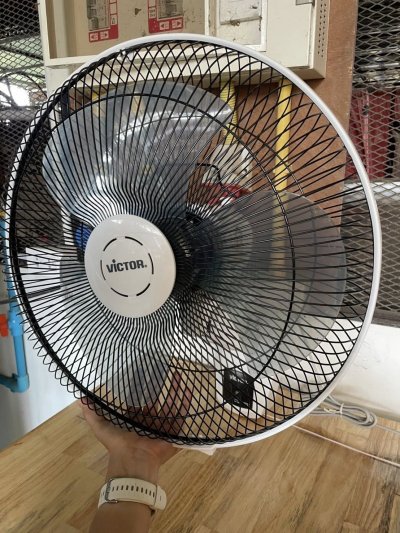 พัดลมติดผนัง 16 นิ้ว ยี่ห้อ VICTOR รุ่น WF-369 สีขาว (มือสองสภาพดี)