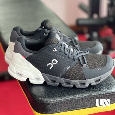 ON CLOUDFLYER 4 WIDE BLACK | WHITE [MEN]