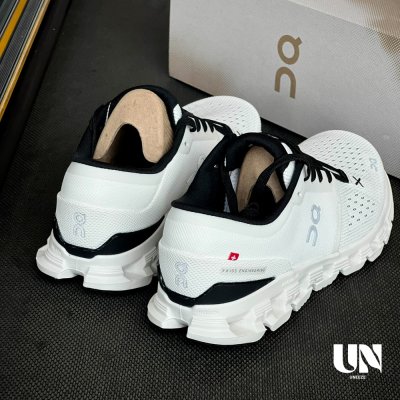 ON CLOUD X 4 IVORY | BLACK [WOMEN]