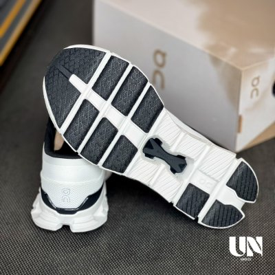 ON CLOUD X 4 IVORY | BLACK [WOMEN]