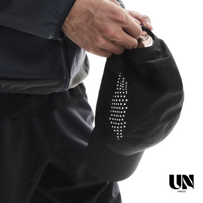 ON LIGHTWEIGHT CAP - BLACK