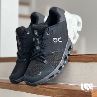 ON CLOUDFLYER 4 WIDE BLACK | WHITE [MEN]