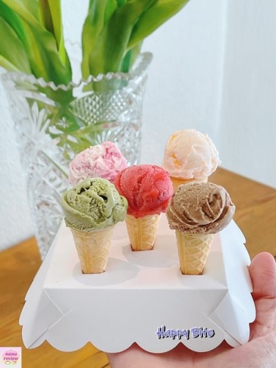 Yellow Submarine homemade Icecream Pattaya