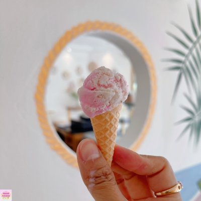 Yellow Submarine homemade Icecream Pattaya
