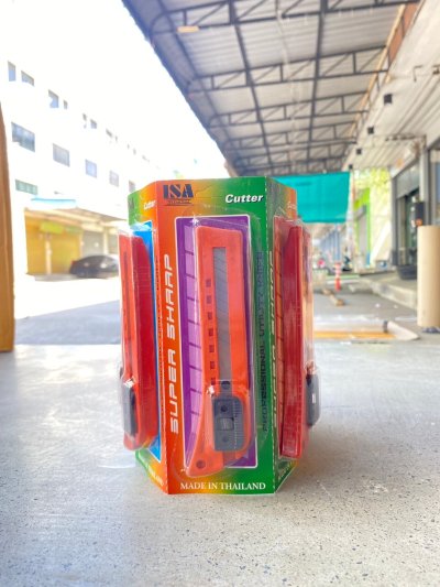 มีดคัตเตอร์ใหญ่กดข้าง ISA