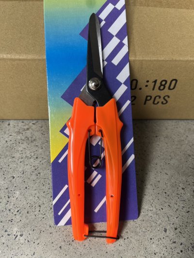 กรรไกรตัดกิ่ง tiger #180