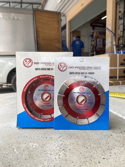 แผ่นตัดสีแดงรูไซด์ 12 ร่อง NO PROBLEM 4”115"