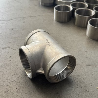 สามทาง สแตนเลสเกลียว BSPT SUS 304 | จามจุรี วาณิช