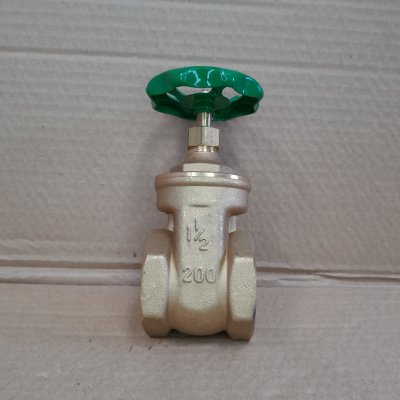 ประตูน้ำทองเหลือง แบบพวงมาลัย วาล์วปิดเปิด ขนาด 1 1/2 นิ้ว ยี่ห้อ SANWA