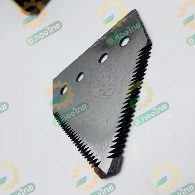 ใบมีดสามเหลี่ยม ใบมีดตัดหญ้า 2 ใบ (แถมน็อตจับใบมีด 4 ตัว)