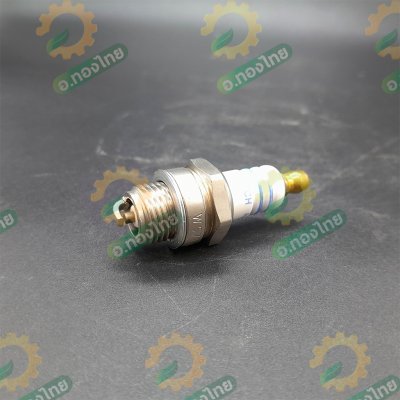 หัวเทียน BOSCH แท้ 100% รุ่น WS7E เครื่องพ่นยา 767 2 จังหวะ เครื่องตัดหญ้า เลื่อยยนต์