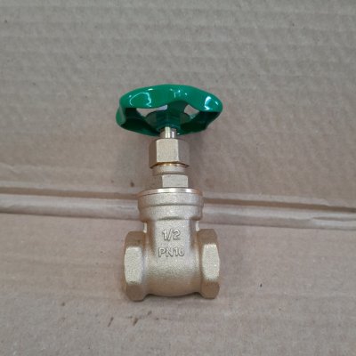 ประตูน้ำทองเหลือง แบบพวงมาลัย วาล์วปิดเปิด ขนาด 1/2 นิ้ว ยี่ห้อ SANWA