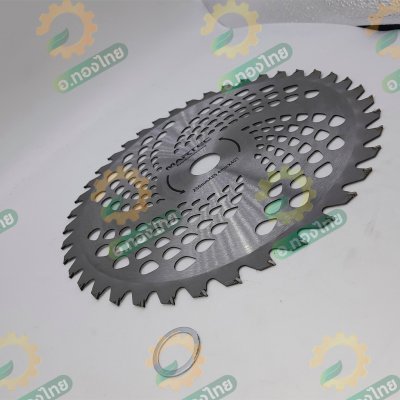 ใบมีดตัดหญ้า ใบเลื่อยวงเดือน แบบติดเล็บ ขนาด 10 นิ้ว 3 แฉก มีใบกันหญ้าพัน (สีทอง)